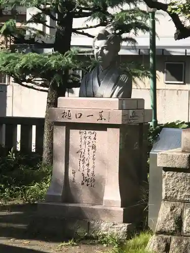 千束稲荷神社の像