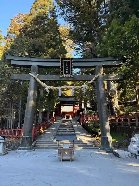 日光二荒山神社の{uncategorized: "未分類", other: "その他", undefined: "問題あり", building: "その他建物", grave: "お墓", sacred_gate: "鳥居", guardian: "狛犬", statue: "像", buddha: "仏像", history: "歴史", nature: "自然", garden: "庭園", animal: "動物", pagoda: "塔", temizu: "手水舎", mountain_gate: "山門・神門", sanctuary: "本殿・本堂", subordinate: "末社・摂社", art: "芸術", scenery: "景色", jizo: "地蔵", ema: "絵馬", goshuin: "御朱印", omikuji: "おみくじ", items: "授与品その他", amulet: "お守り", goshuincho: "御朱印帳", eats: "食事", festival: "お祭り", votive_dance: "神楽", shichigosan: "七五三参", wedding: "結婚式", experience: "体験その他", initially: "初詣", around: "周辺", anti_infection: "感染症対策"}