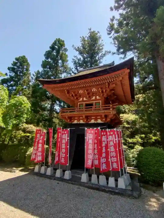 霊山寺の{uncategorized: "未分類", other: "その他", undefined: "問題あり", building: "その他建物", grave: "お墓", sacred_gate: "鳥居", guardian: "狛犬", statue: "像", buddha: "仏像", history: "歴史", nature: "自然", garden: "庭園", animal: "動物", pagoda: "塔", temizu: "手水舎", mountain_gate: "山門・神門", sanctuary: "本殿・本堂", subordinate: "末社・摂社", art: "芸術", scenery: "景色", jizo: "地蔵", ema: "絵馬", goshuin: "御朱印", omikuji: "おみくじ", items: "授与品その他", amulet: "お守り", goshuincho: "御朱印帳", eats: "食事", festival: "お祭り", votive_dance: "神楽", shichigosan: "七五三参", wedding: "結婚式", experience: "体験その他", initially: "初詣", around: "周辺", anti_infection: "感染症対策"}