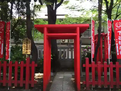 隆栄稲荷神社の鳥居