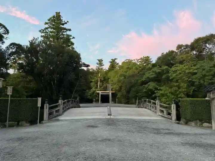 伊勢神宮外宮(豊受大神宮)の{uncategorized: "未分類", other: "その他", undefined: "問題あり", building: "その他建物", grave: "お墓", sacred_gate: "鳥居", guardian: "狛犬", statue: "像", buddha: "仏像", history: "歴史", nature: "自然", garden: "庭園", animal: "動物", pagoda: "塔", temizu: "手水舎", mountain_gate: "山門・神門", sanctuary: "本殿・本堂", subordinate: "末社・摂社", art: "芸術", scenery: "景色", jizo: "地蔵", ema: "絵馬", goshuin: "御朱印", omikuji: "おみくじ", items: "授与品その他", amulet: "お守り", goshuincho: "御朱印帳", eats: "食事", festival: "お祭り", votive_dance: "神楽", shichigosan: "七五三参", wedding: "結婚式", experience: "体験その他", initially: "初詣", around: "周辺", anti_infection: "感染症対策"}