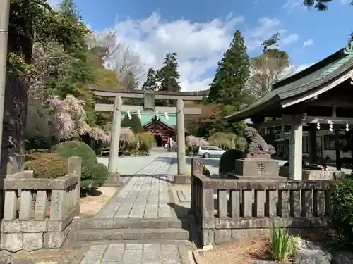 新橋浅間神社の鳥居