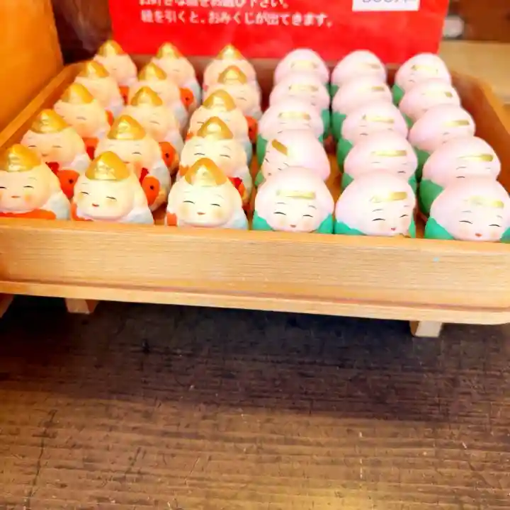 四柱神社の{uncategorized: "未分類", other: "その他", undefined: "問題あり", building: "その他建物", grave: "お墓", sacred_gate: "鳥居", guardian: "狛犬", statue: "像", buddha: "仏像", history: "歴史", nature: "自然", garden: "庭園", animal: "動物", pagoda: "塔", temizu: "手水舎", mountain_gate: "山門・神門", sanctuary: "本殿・本堂", subordinate: "末社・摂社", art: "芸術", scenery: "景色", jizo: "地蔵", ema: "絵馬", goshuin: "御朱印", omikuji: "おみくじ", items: "授与品その他", amulet: "お守り", goshuincho: "御朱印帳", eats: "食事", festival: "お祭り", votive_dance: "神楽", shichigosan: "七五三参", wedding: "結婚式", experience: "体験その他", initially: "初詣", around: "周辺", anti_infection: "感染症対策"}