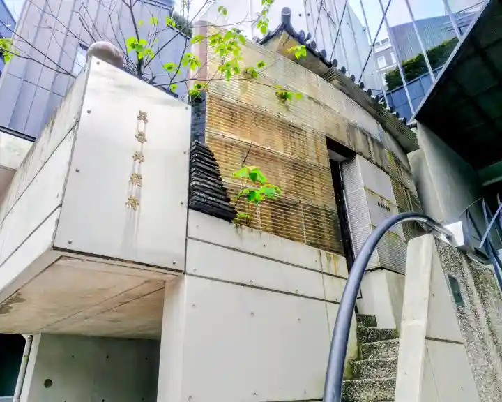 美喜井稲荷の{uncategorized: "未分類", other: "その他", undefined: "問題あり", building: "その他建物", grave: "お墓", sacred_gate: "鳥居", guardian: "狛犬", statue: "像", buddha: "仏像", history: "歴史", nature: "自然", garden: "庭園", animal: "動物", pagoda: "塔", temizu: "手水舎", mountain_gate: "山門・神門", sanctuary: "本殿・本堂", subordinate: "末社・摂社", art: "芸術", scenery: "景色", jizo: "地蔵", ema: "絵馬", goshuin: "御朱印", omikuji: "おみくじ", items: "授与品その他", amulet: "お守り", goshuincho: "御朱印帳", eats: "食事", festival: "お祭り", votive_dance: "神楽", shichigosan: "七五三参", wedding: "結婚式", experience: "体験その他", initially: "初詣", around: "周辺", anti_infection: "感染症対策"}