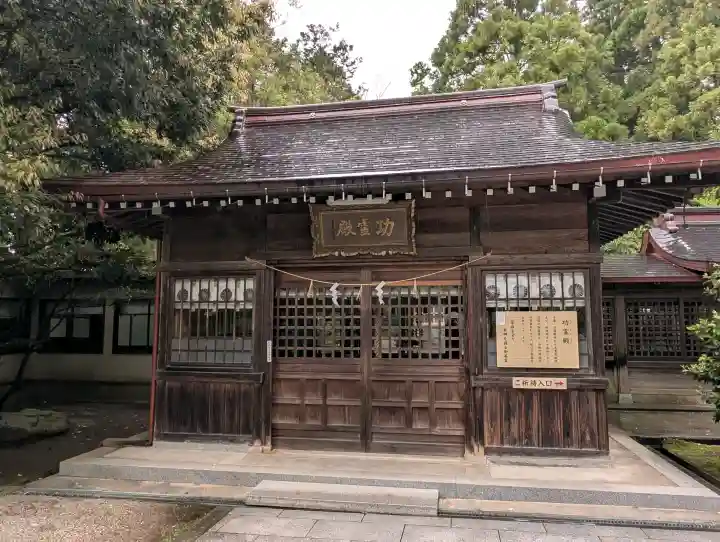 越中一宮 髙瀬神社の{uncategorized: "未分類", other: "その他", undefined: "問題あり", building: "その他建物", grave: "お墓", sacred_gate: "鳥居", guardian: "狛犬", statue: "像", buddha: "仏像", history: "歴史", nature: "自然", garden: "庭園", animal: "動物", pagoda: "塔", temizu: "手水舎", mountain_gate: "山門・神門", sanctuary: "本殿・本堂", subordinate: "末社・摂社", art: "芸術", scenery: "景色", jizo: "地蔵", ema: "絵馬", goshuin: "御朱印", omikuji: "おみくじ", items: "授与品その他", amulet: "お守り", goshuincho: "御朱印帳", eats: "食事", festival: "お祭り", votive_dance: "神楽", shichigosan: "七五三参", wedding: "結婚式", experience: "体験その他", initially: "初詣", around: "周辺", anti_infection: "感染症対策"}