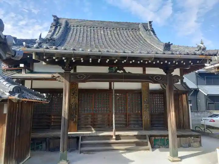 城東院の本殿・本堂