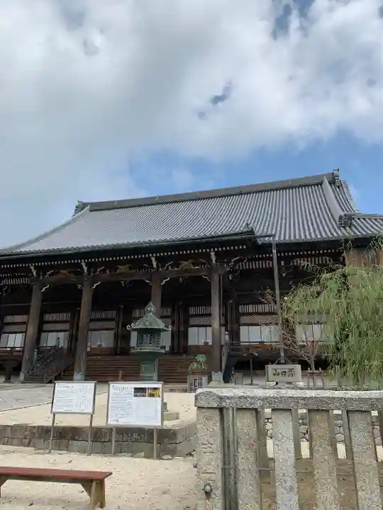 本山専修寺の本殿・本堂