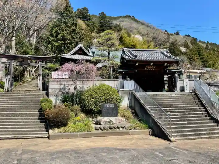 慈眼寺の{uncategorized: "未分類", other: "その他", undefined: "問題あり", building: "その他建物", grave: "お墓", sacred_gate: "鳥居", guardian: "狛犬", statue: "像", buddha: "仏像", history: "歴史", nature: "自然", garden: "庭園", animal: "動物", pagoda: "塔", temizu: "手水舎", mountain_gate: "山門・神門", sanctuary: "本殿・本堂", subordinate: "末社・摂社", art: "芸術", scenery: "景色", jizo: "地蔵", ema: "絵馬", goshuin: "御朱印", omikuji: "おみくじ", items: "授与品その他", amulet: "お守り", goshuincho: "御朱印帳", eats: "食事", festival: "お祭り", votive_dance: "神楽", shichigosan: "七五三参", wedding: "結婚式", experience: "体験その他", initially: "初詣", around: "周辺", anti_infection: "感染症対策"}