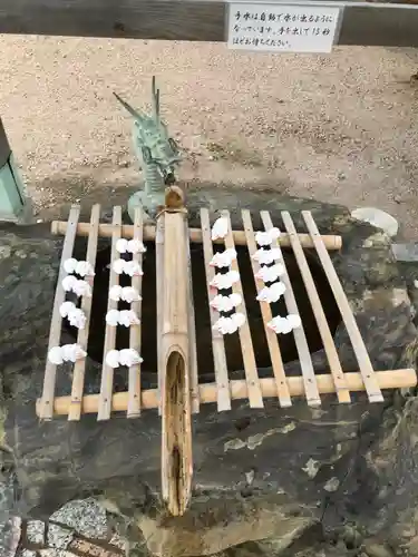 出世稻荷神社の手水舎