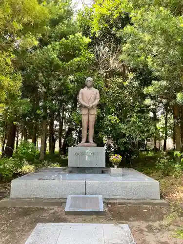 鶴谷八幡宮の像