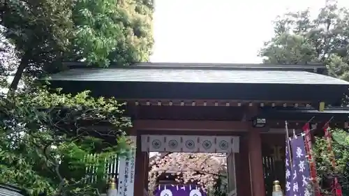 東京大神宮の山門・神門