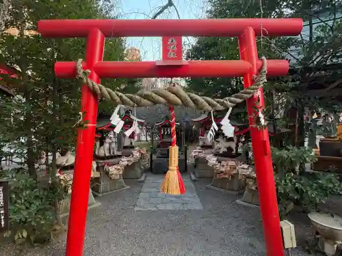 冠稲荷神社の{uncategorized: "未分類", other: "その他", undefined: "問題あり", building: "その他建物", grave: "お墓", sacred_gate: "鳥居", guardian: "狛犬", statue: "像", buddha: "仏像", history: "歴史", nature: "自然", garden: "庭園", animal: "動物", pagoda: "塔", temizu: "手水舎", mountain_gate: "山門・神門", sanctuary: "本殿・本堂", subordinate: "末社・摂社", art: "芸術", scenery: "景色", jizo: "地蔵", ema: "絵馬", goshuin: "御朱印", omikuji: "おみくじ", items: "授与品その他", amulet: "お守り", goshuincho: "御朱印帳", eats: "食事", festival: "お祭り", votive_dance: "神楽", shichigosan: "七五三参", wedding: "結婚式", experience: "体験その他", initially: "初詣", around: "周辺", anti_infection: "感染症対策"}