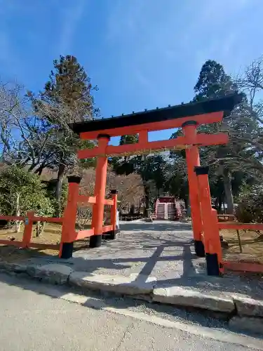 丹生都比売神社の{uncategorized: "未分類", other: "その他", undefined: "問題あり", building: "その他建物", grave: "お墓", sacred_gate: "鳥居", guardian: "狛犬", statue: "像", buddha: "仏像", history: "歴史", nature: "自然", garden: "庭園", animal: "動物", pagoda: "塔", temizu: "手水舎", mountain_gate: "山門・神門", sanctuary: "本殿・本堂", subordinate: "末社・摂社", art: "芸術", scenery: "景色", jizo: "地蔵", ema: "絵馬", goshuin: "御朱印", omikuji: "おみくじ", items: "授与品その他", amulet: "お守り", goshuincho: "御朱印帳", eats: "食事", festival: "お祭り", votive_dance: "神楽", shichigosan: "七五三参", wedding: "結婚式", experience: "体験その他", initially: "初詣", around: "周辺", anti_infection: "感染症対策"}