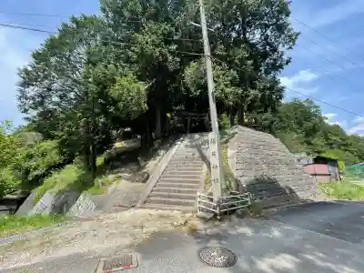 稲荷神社 (甲南町稗谷)の{uncategorized: "未分類", other: "その他", undefined: "問題あり", building: "その他建物", grave: "お墓", sacred_gate: "鳥居", guardian: "狛犬", statue: "像", buddha: "仏像", history: "歴史", nature: "自然", garden: "庭園", animal: "動物", pagoda: "塔", temizu: "手水舎", mountain_gate: "山門・神門", sanctuary: "本殿・本堂", subordinate: "末社・摂社", art: "芸術", scenery: "景色", jizo: "地蔵", ema: "絵馬", goshuin: "御朱印", omikuji: "おみくじ", items: "授与品その他", amulet: "お守り", goshuincho: "御朱印帳", eats: "食事", festival: "お祭り", votive_dance: "神楽", shichigosan: "七五三参", wedding: "結婚式", experience: "体験その他", initially: "初詣", around: "周辺", anti_infection: "感染症対策"}