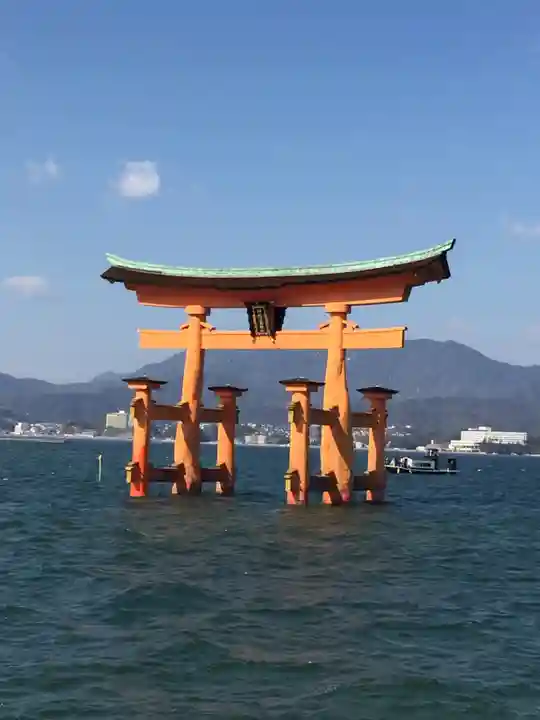 厳島神社の鳥居