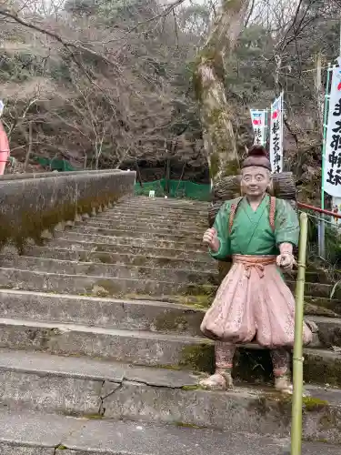 桃太郎神社（栗栖）の{uncategorized: "未分類", other: "その他", undefined: "問題あり", building: "その他建物", grave: "お墓", sacred_gate: "鳥居", guardian: "狛犬", statue: "像", buddha: "仏像", history: "歴史", nature: "自然", garden: "庭園", animal: "動物", pagoda: "塔", temizu: "手水舎", mountain_gate: "山門・神門", sanctuary: "本殿・本堂", subordinate: "末社・摂社", art: "芸術", scenery: "景色", jizo: "地蔵", ema: "絵馬", goshuin: "御朱印", omikuji: "おみくじ", items: "授与品その他", amulet: "お守り", goshuincho: "御朱印帳", eats: "食事", festival: "お祭り", votive_dance: "神楽", shichigosan: "七五三参", wedding: "結婚式", experience: "体験その他", initially: "初詣", around: "周辺", anti_infection: "感染症対策"}