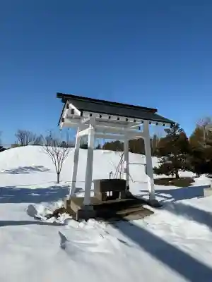 豊幌神社の{uncategorized: "未分類", other: "その他", undefined: "問題あり", building: "その他建物", grave: "お墓", sacred_gate: "鳥居", guardian: "狛犬", statue: "像", buddha: "仏像", history: "歴史", nature: "自然", garden: "庭園", animal: "動物", pagoda: "塔", temizu: "手水舎", mountain_gate: "山門・神門", sanctuary: "本殿・本堂", subordinate: "末社・摂社", art: "芸術", scenery: "景色", jizo: "地蔵", ema: "絵馬", goshuin: "御朱印", omikuji: "おみくじ", items: "授与品その他", amulet: "お守り", goshuincho: "御朱印帳", eats: "食事", festival: "お祭り", votive_dance: "神楽", shichigosan: "七五三参", wedding: "結婚式", experience: "体験その他", initially: "初詣", around: "周辺", anti_infection: "感染症対策"}