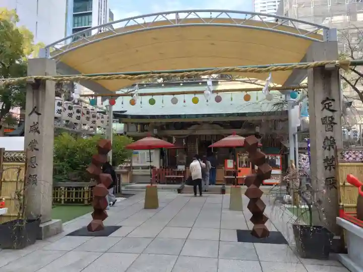 露天神社(お初天神)の{uncategorized: "未分類", other: "その他", undefined: "問題あり", building: "その他建物", grave: "お墓", sacred_gate: "鳥居", guardian: "狛犬", statue: "像", buddha: "仏像", history: "歴史", nature: "自然", garden: "庭園", animal: "動物", pagoda: "塔", temizu: "手水舎", mountain_gate: "山門・神門", sanctuary: "本殿・本堂", subordinate: "末社・摂社", art: "芸術", scenery: "景色", jizo: "地蔵", ema: "絵馬", goshuin: "御朱印", omikuji: "おみくじ", items: "授与品その他", amulet: "お守り", goshuincho: "御朱印帳", eats: "食事", festival: "お祭り", votive_dance: "神楽", shichigosan: "七五三参", wedding: "結婚式", experience: "体験その他", initially: "初詣", around: "周辺", anti_infection: "感染症対策"}