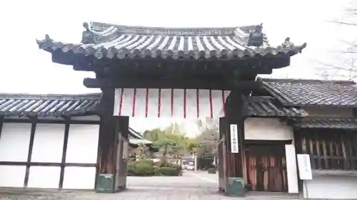 勧修寺の山門