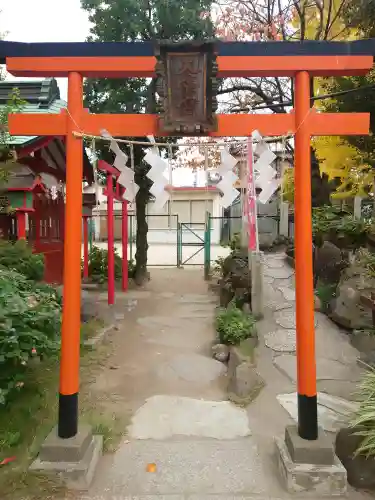 五方山熊野神社の{uncategorized: "未分類", other: "その他", undefined: "問題あり", building: "その他建物", grave: "お墓", sacred_gate: "鳥居", guardian: "狛犬", statue: "像", buddha: "仏像", history: "歴史", nature: "自然", garden: "庭園", animal: "動物", pagoda: "塔", temizu: "手水舎", mountain_gate: "山門・神門", sanctuary: "本殿・本堂", subordinate: "末社・摂社", art: "芸術", scenery: "景色", jizo: "地蔵", ema: "絵馬", goshuin: "御朱印", omikuji: "おみくじ", items: "授与品その他", amulet: "お守り", goshuincho: "御朱印帳", eats: "食事", festival: "お祭り", votive_dance: "神楽", shichigosan: "七五三参", wedding: "結婚式", experience: "体験その他", initially: "初詣", around: "周辺", anti_infection: "感染症対策"}