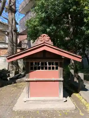 六所神社の{uncategorized: "未分類", other: "その他", undefined: "問題あり", building: "その他建物", grave: "お墓", sacred_gate: "鳥居", guardian: "狛犬", statue: "像", buddha: "仏像", history: "歴史", nature: "自然", garden: "庭園", animal: "動物", pagoda: "塔", temizu: "手水舎", mountain_gate: "山門・神門", sanctuary: "本殿・本堂", subordinate: "末社・摂社", art: "芸術", scenery: "景色", jizo: "地蔵", ema: "絵馬", goshuin: "御朱印", omikuji: "おみくじ", items: "授与品その他", amulet: "お守り", goshuincho: "御朱印帳", eats: "食事", festival: "お祭り", votive_dance: "神楽", shichigosan: "七五三参", wedding: "結婚式", experience: "体験その他", initially: "初詣", around: "周辺", anti_infection: "感染症対策"}