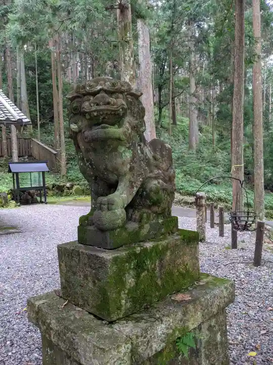 根道神社の狛犬