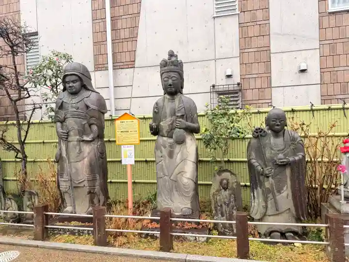 谷中西光寺の{uncategorized: "未分類", other: "その他", undefined: "問題あり", building: "その他建物", grave: "お墓", sacred_gate: "鳥居", guardian: "狛犬", statue: "像", buddha: "仏像", history: "歴史", nature: "自然", garden: "庭園", animal: "動物", pagoda: "塔", temizu: "手水舎", mountain_gate: "山門・神門", sanctuary: "本殿・本堂", subordinate: "末社・摂社", art: "芸術", scenery: "景色", jizo: "地蔵", ema: "絵馬", goshuin: "御朱印", omikuji: "おみくじ", items: "授与品その他", amulet: "お守り", goshuincho: "御朱印帳", eats: "食事", festival: "お祭り", votive_dance: "神楽", shichigosan: "七五三参", wedding: "結婚式", experience: "体験その他", initially: "初詣", around: "周辺", anti_infection: "感染症対策"}