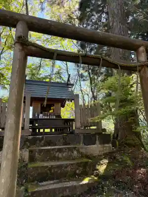 唐松神社の{uncategorized: "未分類", other: "その他", undefined: "問題あり", building: "その他建物", grave: "お墓", sacred_gate: "鳥居", guardian: "狛犬", statue: "像", buddha: "仏像", history: "歴史", nature: "自然", garden: "庭園", animal: "動物", pagoda: "塔", temizu: "手水舎", mountain_gate: "山門・神門", sanctuary: "本殿・本堂", subordinate: "末社・摂社", art: "芸術", scenery: "景色", jizo: "地蔵", ema: "絵馬", goshuin: "御朱印", omikuji: "おみくじ", items: "授与品その他", amulet: "お守り", goshuincho: "御朱印帳", eats: "食事", festival: "お祭り", votive_dance: "神楽", shichigosan: "七五三参", wedding: "結婚式", experience: "体験その他", initially: "初詣", around: "周辺", anti_infection: "感染症対策"}