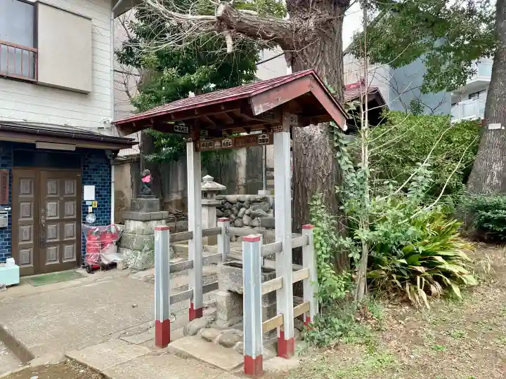 向陵稲荷神社の{uncategorized: "未分類", other: "その他", undefined: "問題あり", building: "その他建物", grave: "お墓", sacred_gate: "鳥居", guardian: "狛犬", statue: "像", buddha: "仏像", history: "歴史", nature: "自然", garden: "庭園", animal: "動物", pagoda: "塔", temizu: "手水舎", mountain_gate: "山門・神門", sanctuary: "本殿・本堂", subordinate: "末社・摂社", art: "芸術", scenery: "景色", jizo: "地蔵", ema: "絵馬", goshuin: "御朱印", omikuji: "おみくじ", items: "授与品その他", amulet: "お守り", goshuincho: "御朱印帳", eats: "食事", festival: "お祭り", votive_dance: "神楽", shichigosan: "七五三参", wedding: "結婚式", experience: "体験その他", initially: "初詣", around: "周辺", anti_infection: "感染症対策"}