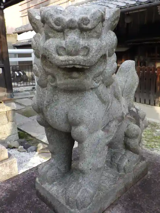出雲路幸神社の狛犬