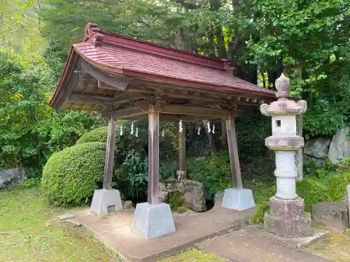 青渭神社里宮の手水舎