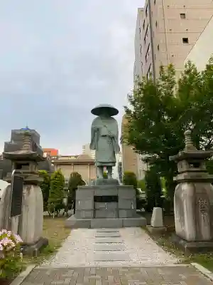 築地本願寺（本願寺築地別院）の{uncategorized: "未分類", other: "その他", undefined: "問題あり", building: "その他建物", grave: "お墓", sacred_gate: "鳥居", guardian: "狛犬", statue: "像", buddha: "仏像", history: "歴史", nature: "自然", garden: "庭園", animal: "動物", pagoda: "塔", temizu: "手水舎", mountain_gate: "山門・神門", sanctuary: "本殿・本堂", subordinate: "末社・摂社", art: "芸術", scenery: "景色", jizo: "地蔵", ema: "絵馬", goshuin: "御朱印", omikuji: "おみくじ", items: "授与品その他", amulet: "お守り", goshuincho: "御朱印帳", eats: "食事", festival: "お祭り", votive_dance: "神楽", shichigosan: "七五三参", wedding: "結婚式", experience: "体験その他", initially: "初詣", around: "周辺", anti_infection: "感染症対策"}