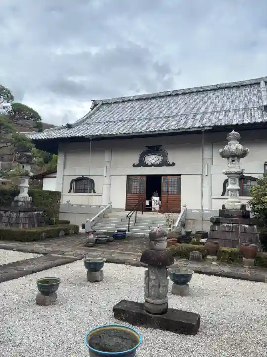 東光寺の{uncategorized: "未分類", other: "その他", undefined: "問題あり", building: "その他建物", grave: "お墓", sacred_gate: "鳥居", guardian: "狛犬", statue: "像", buddha: "仏像", history: "歴史", nature: "自然", garden: "庭園", animal: "動物", pagoda: "塔", temizu: "手水舎", mountain_gate: "山門・神門", sanctuary: "本殿・本堂", subordinate: "末社・摂社", art: "芸術", scenery: "景色", jizo: "地蔵", ema: "絵馬", goshuin: "御朱印", omikuji: "おみくじ", items: "授与品その他", amulet: "お守り", goshuincho: "御朱印帳", eats: "食事", festival: "お祭り", votive_dance: "神楽", shichigosan: "七五三参", wedding: "結婚式", experience: "体験その他", initially: "初詣", around: "周辺", anti_infection: "感染症対策"}