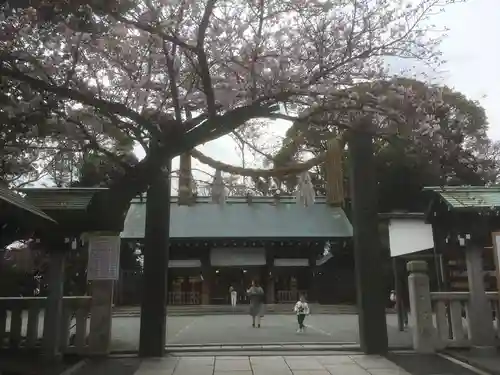 伊勢山皇大神宮の鳥居