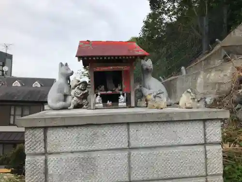 西森稲荷大明神の末社・摂社