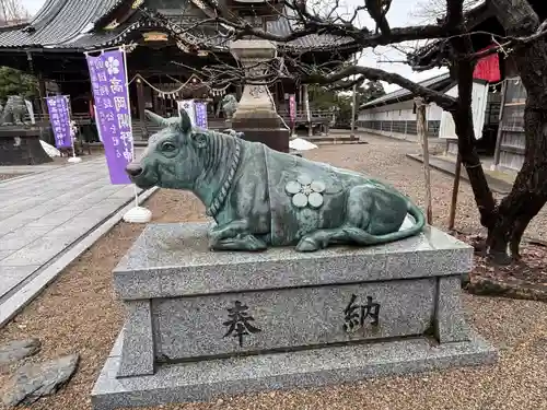 高岡関野神社の像