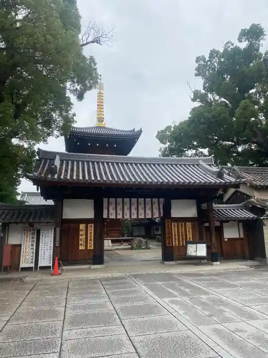 法楽寺の山門・神門