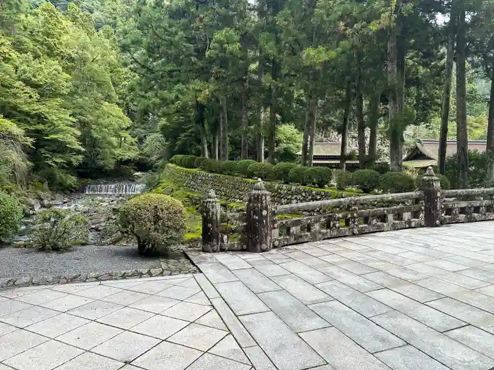 久遠寺御廟所(山梨県)