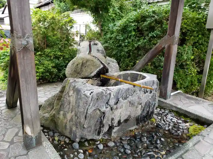 飛鳥坐神社の手水舎