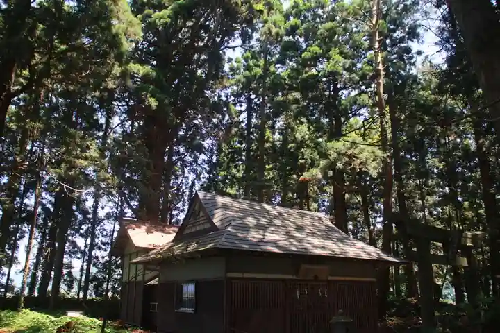 岩上神社の本殿・本堂