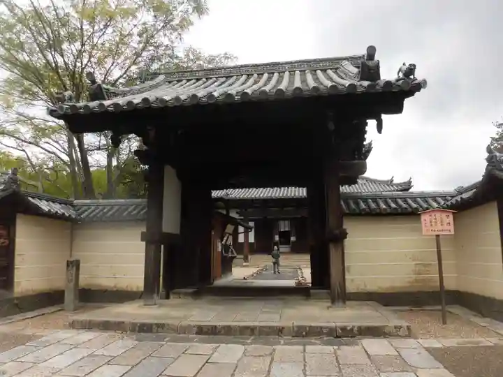 東大寺戒壇院戒壇堂の山門・神門