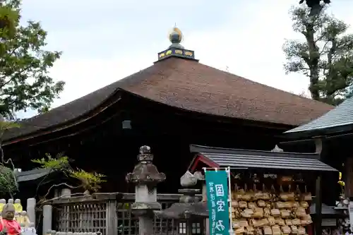 慈尊院の本殿・本堂