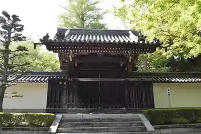 西教寺の山門・神門