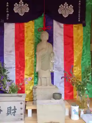 醫王山神宮寺の像