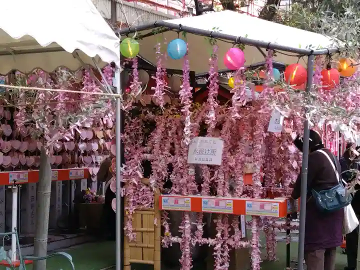 露天神社(お初天神)の{uncategorized: "未分類", other: "その他", undefined: "問題あり", building: "その他建物", grave: "お墓", sacred_gate: "鳥居", guardian: "狛犬", statue: "像", buddha: "仏像", history: "歴史", nature: "自然", garden: "庭園", animal: "動物", pagoda: "塔", temizu: "手水舎", mountain_gate: "山門・神門", sanctuary: "本殿・本堂", subordinate: "末社・摂社", art: "芸術", scenery: "景色", jizo: "地蔵", ema: "絵馬", goshuin: "御朱印", omikuji: "おみくじ", items: "授与品その他", amulet: "お守り", goshuincho: "御朱印帳", eats: "食事", festival: "お祭り", votive_dance: "神楽", shichigosan: "七五三参", wedding: "結婚式", experience: "体験その他", initially: "初詣", around: "周辺", anti_infection: "感染症対策"}
