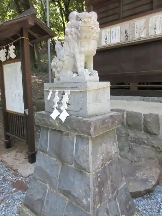 物部神社(石和町松本)の狛犬