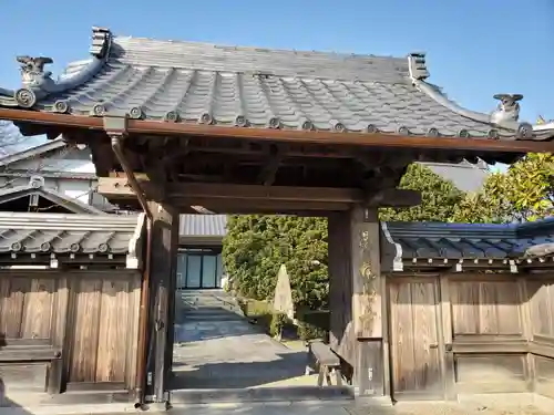 日蓮宗　本松寺の山門