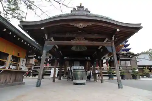 中山寺の本殿・本堂