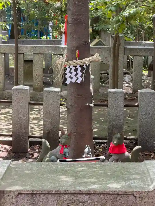 東伏見稲荷神社の{uncategorized: "未分類", other: "その他", undefined: "問題あり", building: "その他建物", grave: "お墓", sacred_gate: "鳥居", guardian: "狛犬", statue: "像", buddha: "仏像", history: "歴史", nature: "自然", garden: "庭園", animal: "動物", pagoda: "塔", temizu: "手水舎", mountain_gate: "山門・神門", sanctuary: "本殿・本堂", subordinate: "末社・摂社", art: "芸術", scenery: "景色", jizo: "地蔵", ema: "絵馬", goshuin: "御朱印", omikuji: "おみくじ", items: "授与品その他", amulet: "お守り", goshuincho: "御朱印帳", eats: "食事", festival: "お祭り", votive_dance: "神楽", shichigosan: "七五三参", wedding: "結婚式", experience: "体験その他", initially: "初詣", around: "周辺", anti_infection: "感染症対策"}