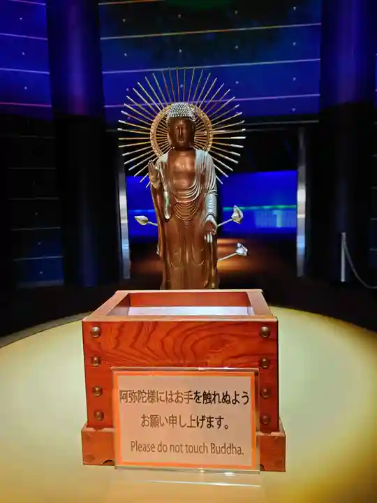 東本願寺本廟 牛久浄苑(牛久大仏)の仏像